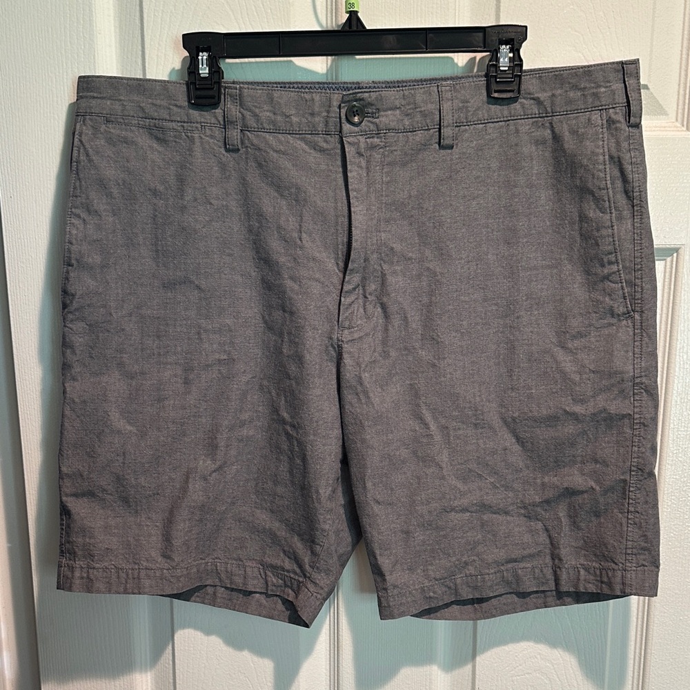 Men's Banana Republic size 38 Gray Shorts
